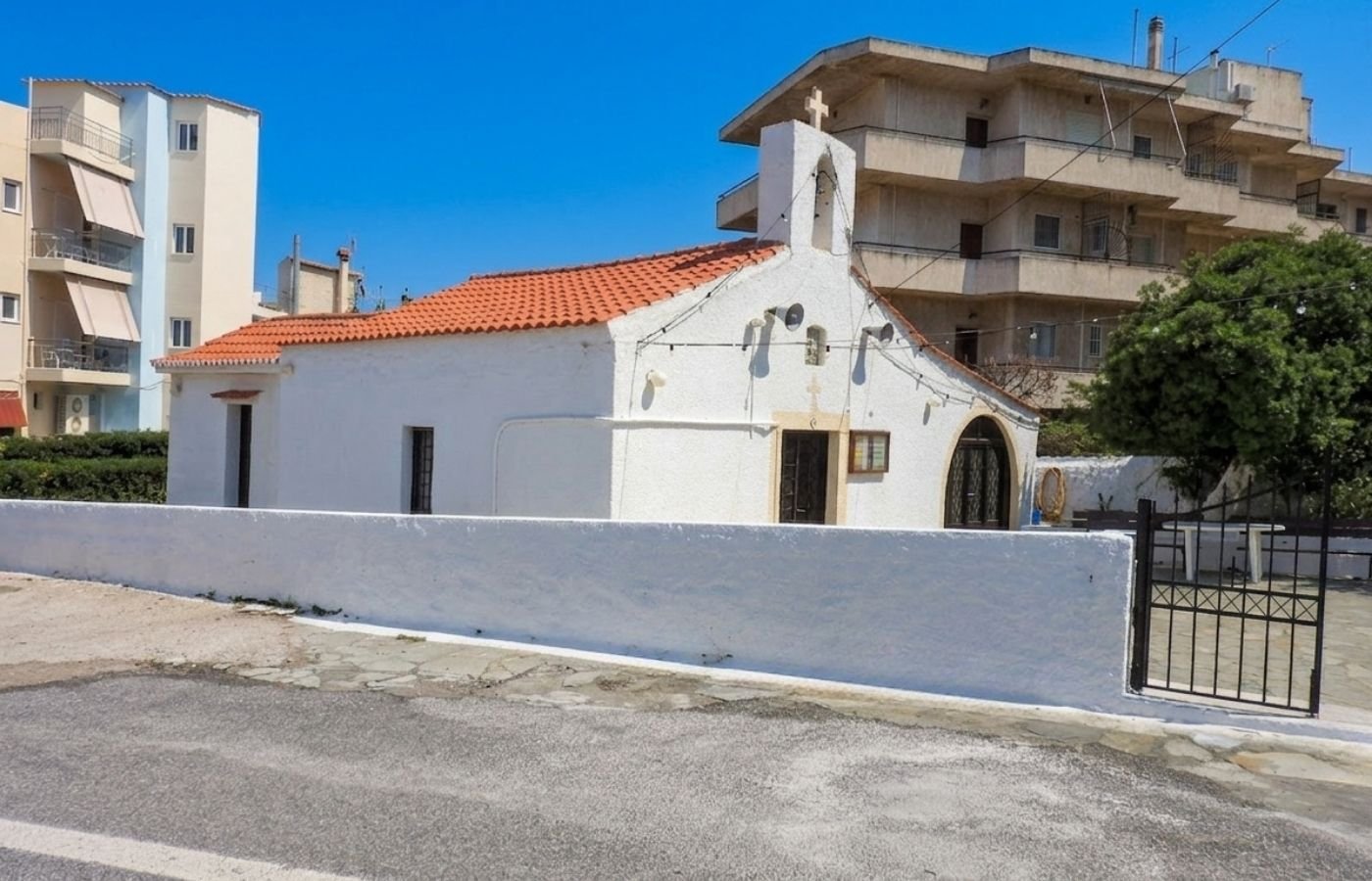 Η εκκλησία του Αγίου Νικολάου στο Πόρτο Ράφτη στην Ανατολική Αττική